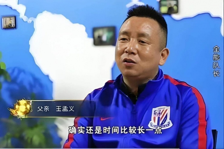 Ông Vương Mạnh Nghĩa, người bán nhà cho con theo bóng đá.