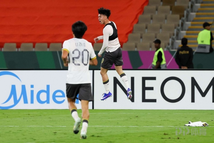 Vương Ngọc Đống ăn mừng bàn thắng ở trận bán kết VCK U23 châu Á 2026.