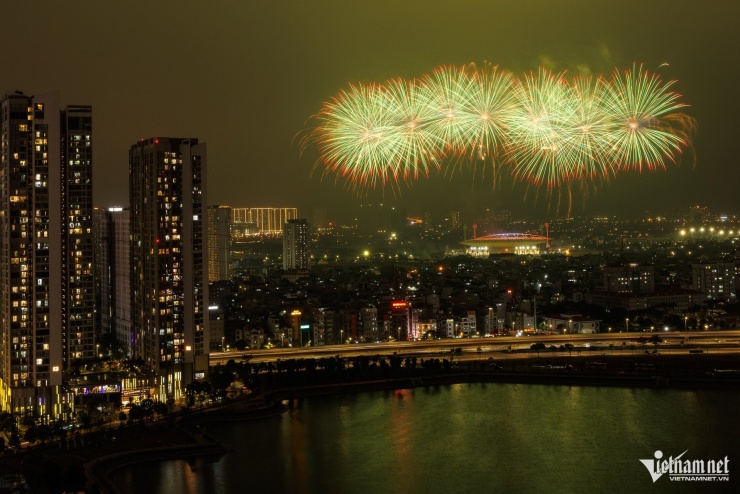 Đây được xác định là sự kiện trình diễn pháo hoa nghệ thuật có quy mô lớn nhất từ trước đến nay tại Hà Nội, mang ý nghĩa đặc biệt chào mừng Đại hội đại biểu toàn quốc lần thứ 14 của Đảng, đồng thời hướng tới kỷ niệm 96 năm Ngày thành lập Đảng Cộng sản Việt Nam (3/2/1930 – 3/2/2026).