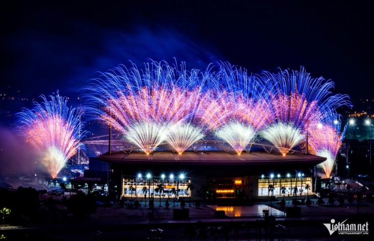 Pháo hoa hỏa thuật tại buổi tổng duyệt sự kiện nghệ thuật chào mừng Đại hội Đảng - 6