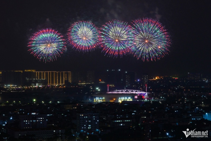 Pháo hoa hỏa thuật tại buổi tổng duyệt sự kiện nghệ thuật chào mừng Đại hội Đảng - 5
