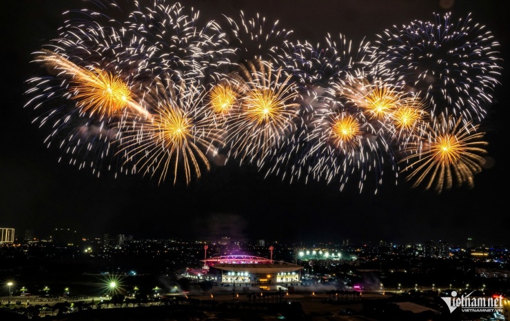 Việc tổ chức các buổi sơ duyệt và tổng duyệt có ý nghĩa đặc biệt quan trọng nhằm bảo đảm chương trình diễn ra thành công. Khác với hoạt động bắn pháo hoa thông thường, màn trình diễn pháo hoa nghệ thuật được xây dựng một cách công phu.