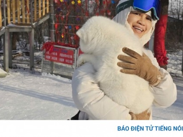 Trải nghiệm ôm hồ ly ấm áp giữa vùng băng tuyết trắng xóa Cáp Nhĩ Tân