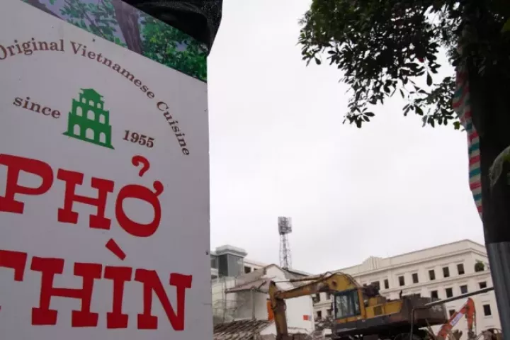 Đồng loạt phá dỡ mặt bằng làm dự án Quảng trường – Công viên phía Đông hồ Hoàn Kiếm