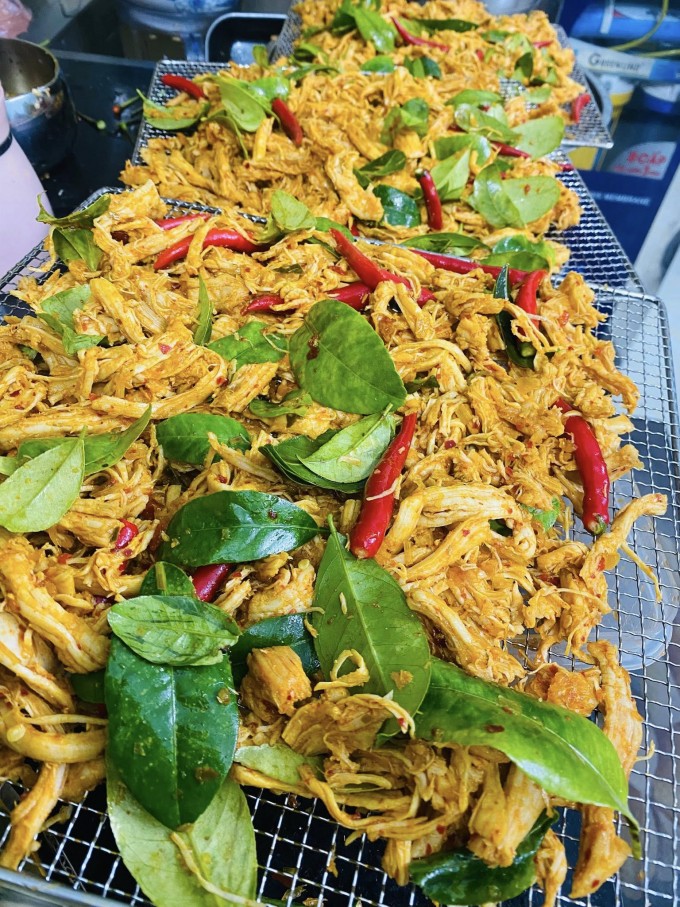 Mẹ đảm mách công thức làm khô gà lá chanh thành công ngay lần đầu - 6