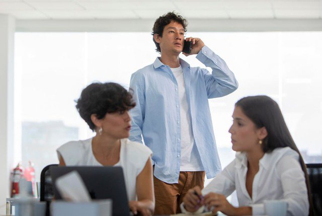 Người hay than thân trách phận thường tự đẩy mình vào trạng thái tiêu cực. Ảnh minh họa