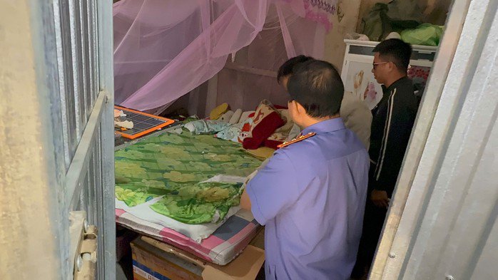 Kiểm sát viên trực tiếp kiểm sát khám nghiệm hiện trường vụ việc (Ảnh: VKSND TP Đà Nẵng)