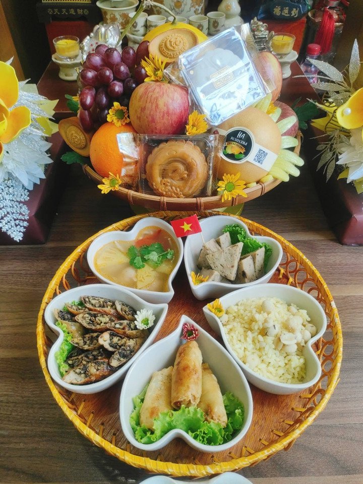 Mâm lễ rằm tháng 7 cúng ban thần Tài.