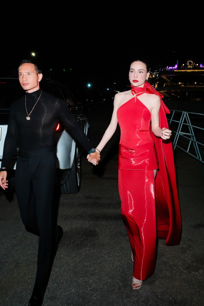 Vợ chồng Hồ Ngọc Hà - Kim Lý là khách mời trong bữa tiệc riêng tư trên du thuyền do một nhãn hàng xa xỉ tổ chức tại TP HCM cách đây vài ngày.