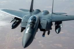 Mỹ 'siết vòng vây' Iran bằng tiêm kích F-15E và siêu tàu sân bay hạt nhân