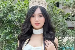 Hoa hậu được trao vương miện trước cửa nhà