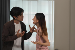 Cả năm nhà ngoại không giúp gì, vợ vẫn bắt biếu Tết nội ngoại bằng nhau