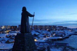 Ông Trump bất ngờ rút lại lời đe dọa châu Âu sau khi gặp một người