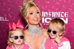 Hai con Paris Hilton sành điệu trên thảm đỏ