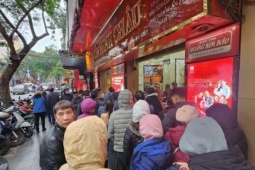 Giá vàng hôm nay mới nhất (22/1) "bốc hơi" mạnh về sát 169 triệu đồng: Người mua ồ ạt xếp hàng từ sáng sớm