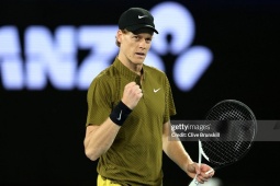 Sinner thắng "dễ như ăn kẹo" ở Australian Open, ca ngợi kỹ năng đặc biệt của Alcaraz