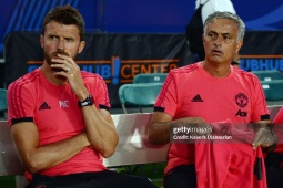 Mourinho bóng gió chỉ trích MU sau khi Carrick được trao ghế tạm quyền