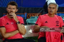 Mourinho bóng gió chỉ trích MU sau khi Carrick được trao ghế tạm quyền
