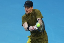 Trực tiếp tennis Duckworth - Sinner: Hạt giống số 2 thắng dễ set đầu tiên (Australian Open)