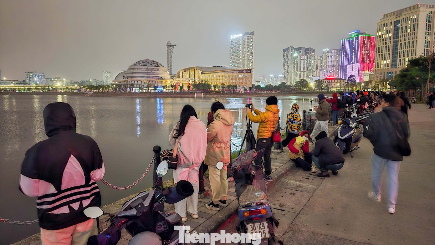 Theo đại diện ban tổ chức, chương trình pháo hoa hoành tráng chưa từng có với những loại pháo mới lần đầu trình diễn tại Việt Nam. Kịch bản bắn pháo hoa hôm nay chỉ tương đương 5% so với quy mô màn trình diễn chính thức.