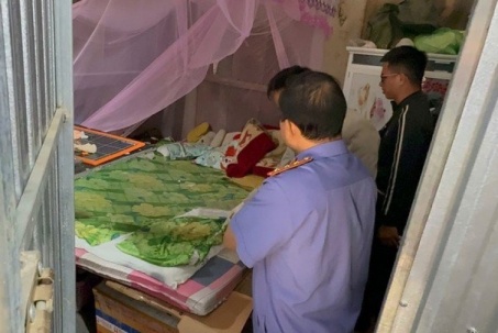 Mẹ đến công an trình báo việc con gái bị cha dượng xâm hại ở Đà Nẵng