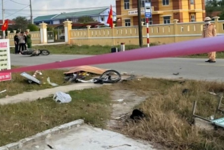 Video va chạm kinh hoàng khiến 4 người thương vong ở Huế