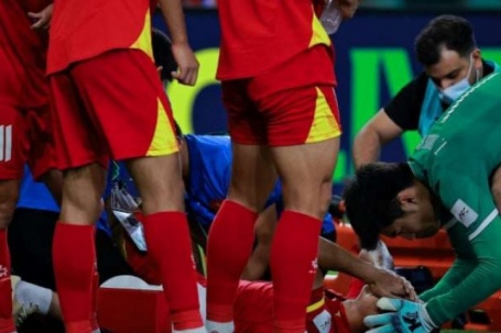 Chấn thương của trung vệ Hiểu Minh U23 Việt Nam dưới con mắt của chuyên gia y học thể thao