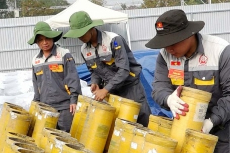 Bên trong trận địa pháo hoa ở sân Mỹ Đình mừng Đại hội Đảng XIV