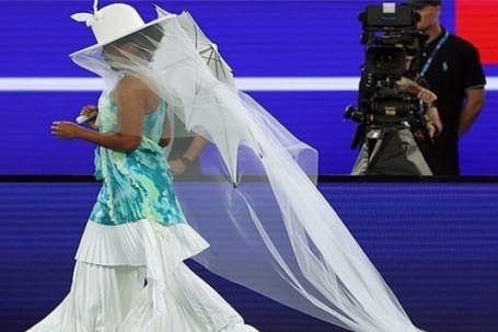 Naomi Osaka mặc đồ độc lạ ở Australia Mở rộng 2026