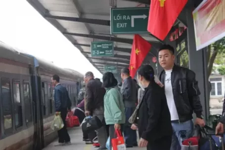 Tàu Tết hết chỗ ngày cao điểm