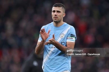 Tin mới nhất bóng đá tối 22/1: "Rodri sẽ không bao giờ tìm lại đỉnh cao phong độ"