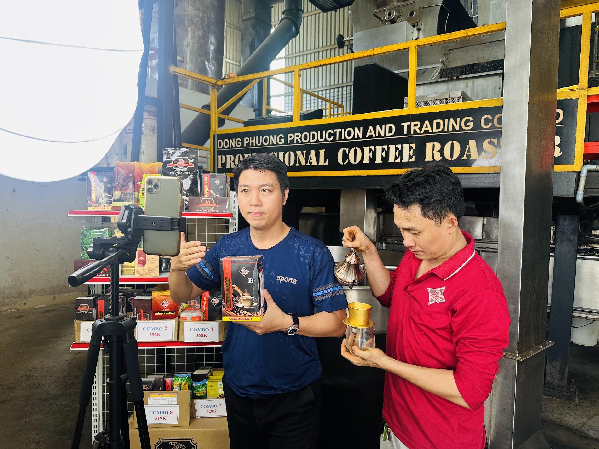 Livestream trực tiếp tại nhà máy cho người tiêu dùng thấy sự minh bạch rõ ràng trong sản xuất