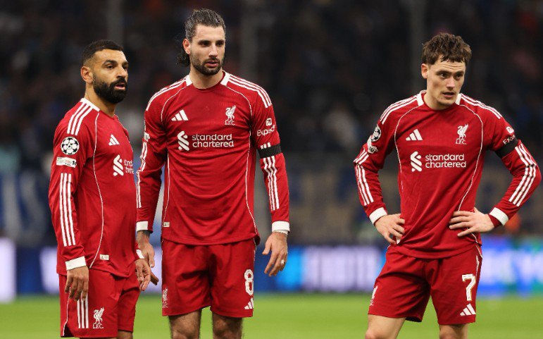 Szoboszlai ghi bàn bằng cú đá phạt tinh quái