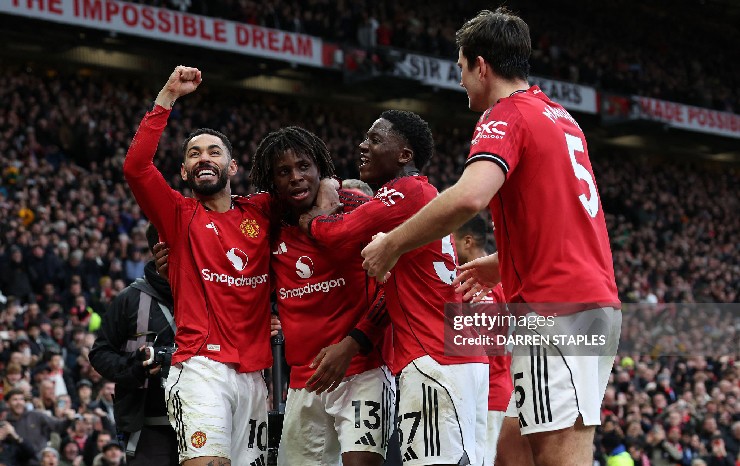 Tương lai ghế nóng Old Trafford vẫn bỏ ngỏ