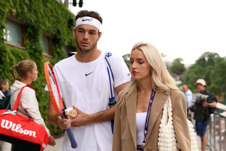 Fritz cũng "thơm lây" nhờ bạn gái xinh đẹp, tài năng