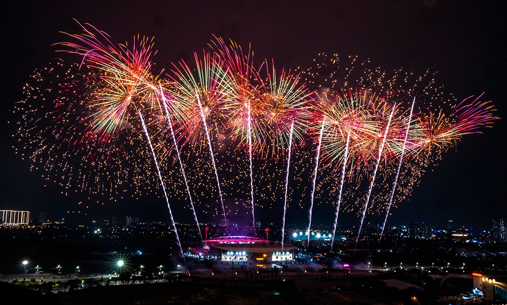 Những chủng loại pháo lần đầu tiên xuất hiện tại Việt Nam cùng hiệu ứng nghệ thuật lập trình riêng cho đại nhạc hội. Ảnh: Sun Group