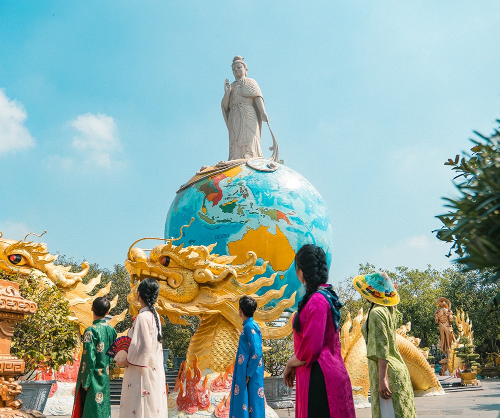 Quảng trường Phật Địa Mẫu - Địa điểm check-in đậm chất văn hóa tâm linh tại Suối Tiên