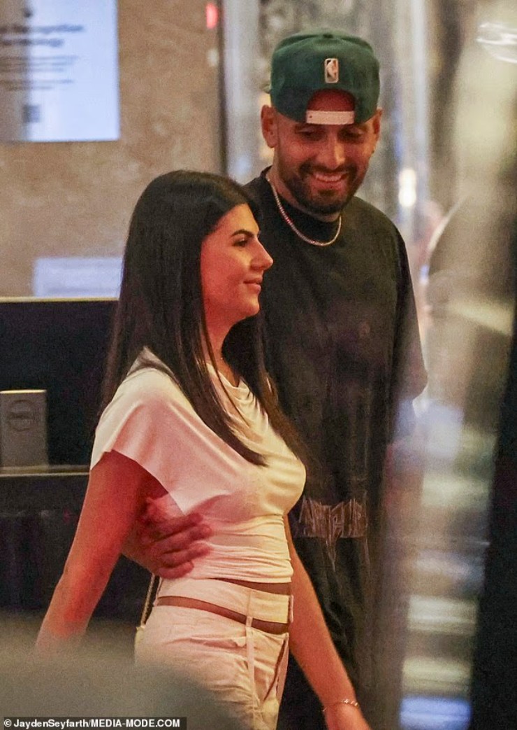 Kyrgios và bạn gái mới có ngoại hình khá giống tình cũ