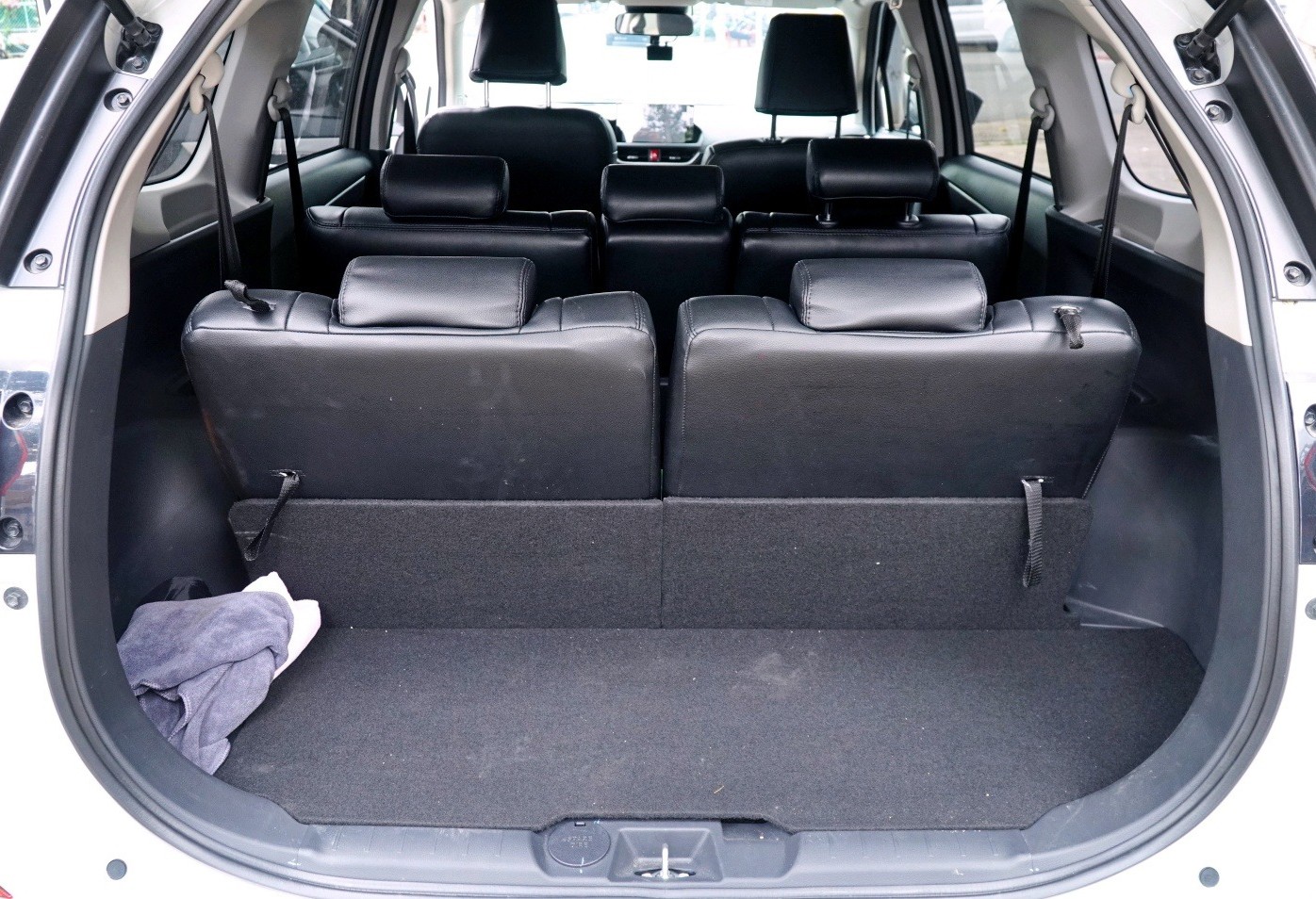 Toyota Veloz Cross và&nbsp;các mẫu xe MPV 7 chỗ đều gặp bất lợi về không gian.