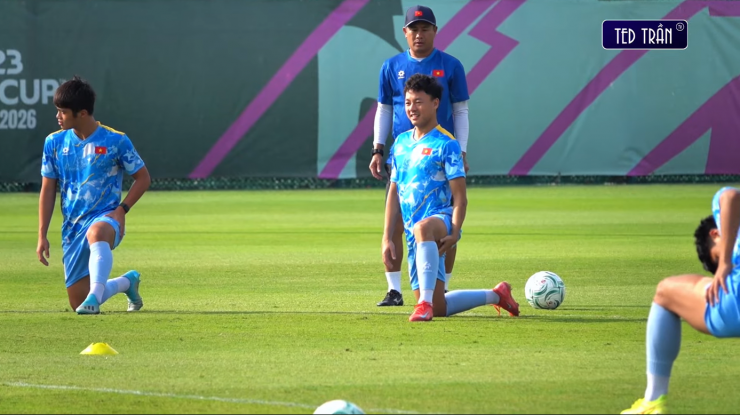 HLV Kim Sang-sik buộc phải có sự điều chỉnh ở hàng phòng ngự và Lê Văn Hà cùng Nguyễn Đức Anh sẽ được trao cơ hội. Trên hàng tiền vệ, sẽ không ngạc nhiên nếu Thái Sơn và Xuân Bắc được nghỉ ngơi khi đã ra sân trọn vẹn 5 trận đã qua. (Ảnh: Tedtran TV)