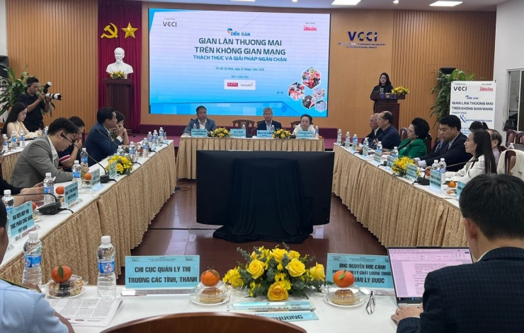 Toàn cảnh diễn đàn.