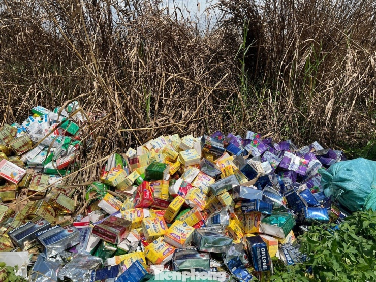 "Núi" TPCN bị đổ bỏ tại TPHCM trong năm 2025. Đa số các sản phẩm này đều được bán online.