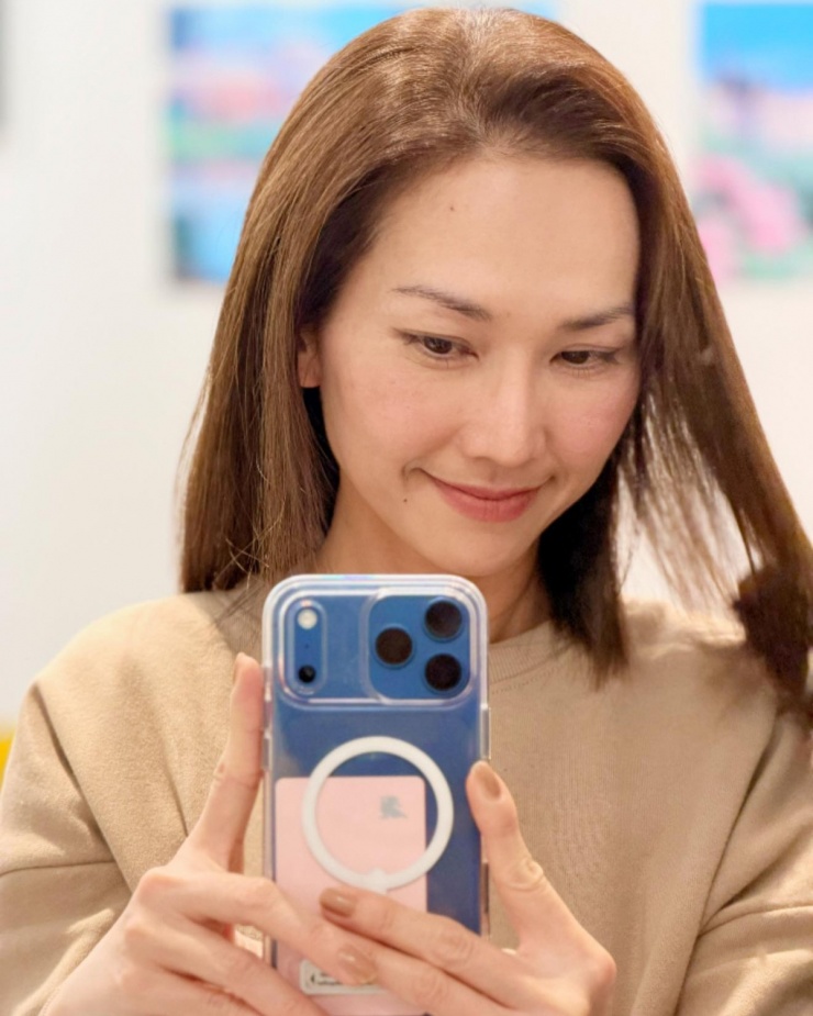 Ảnh sao 23/1: Kim Hiền cắt tóc ngắn sau ly hôn - 1