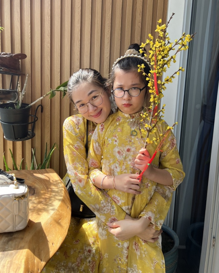 Ảnh sao 23/1: Kim Hiền cắt tóc ngắn sau ly hôn - 3