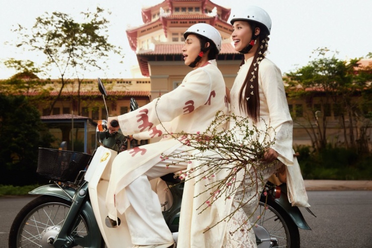 Ảnh sao 23/1: Kim Hiền cắt tóc ngắn sau ly hôn - 7