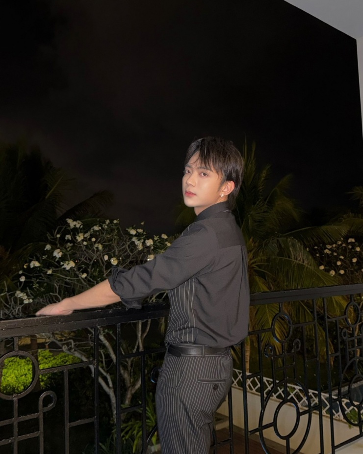 Ảnh sao 23/1: Kim Hiền cắt tóc ngắn sau ly hôn - 9