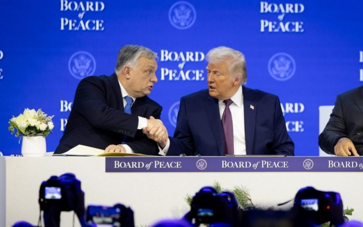 Thủ tướng Hungary Viktor Orban (bên trái) và Tổng thống Mỹ Donald Trump (bên phải). Ảnh: Hungarytoday.