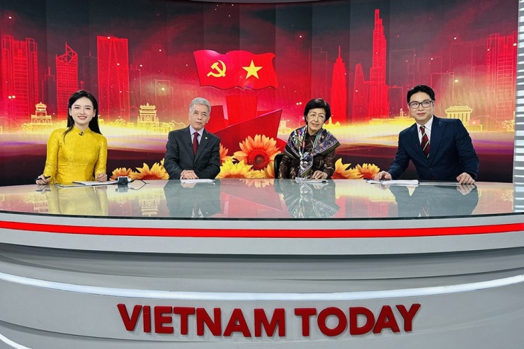 BTV Huyền Trần trong buổi truyền hình trực tiếp Đại hội đại biểu toàn quốc lần thứ XIV của Đảng.