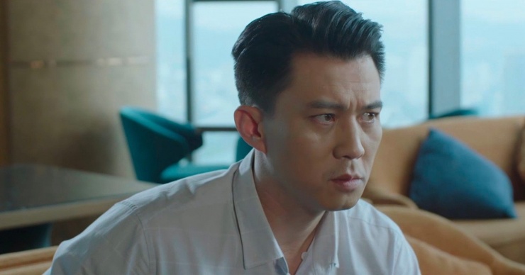 Nam diễn viên có tạo hình, lối diễn khác biệt trong hai vai.