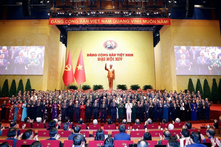 Ban Chấp hành Trung ương Đảng khóa XIV ra mắt Đại hội XIV của Đảng.